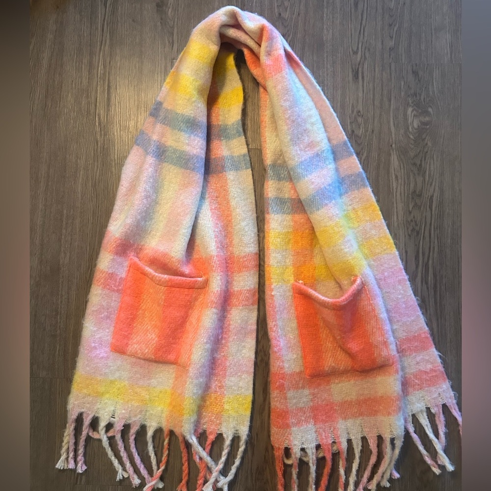 Colorful Plaid Scarf with Pockets